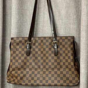 AUTHENTIC, Louis Vuitton Chelsea Damier Ebene bag.